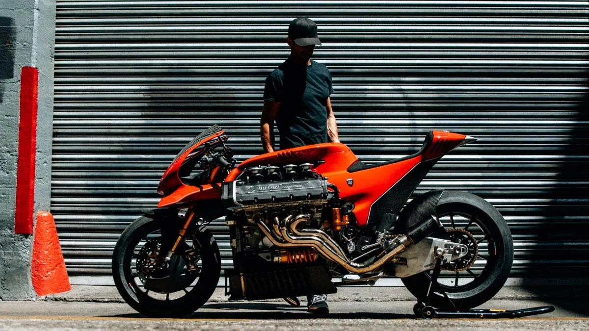 Ferrari Kalpli Canavar: V8 Motorlu Motosiklet Yarım Milyon Dolara Satıldı!